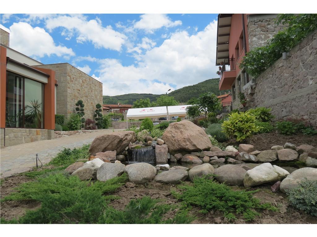 Yustina Villas Guest House Exterior foto
